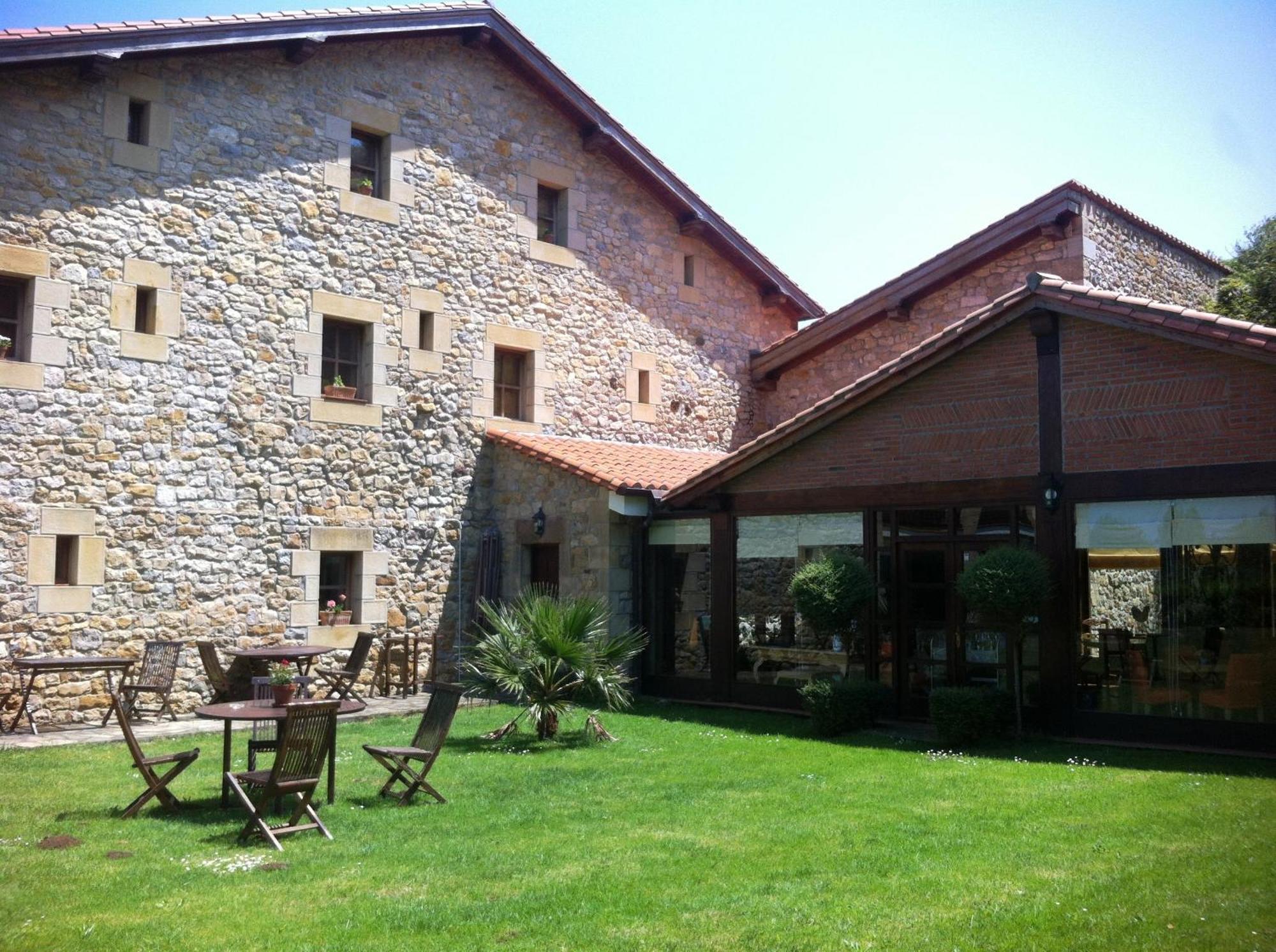 Posada Mar De Santillana Ubiarco Exterior photo